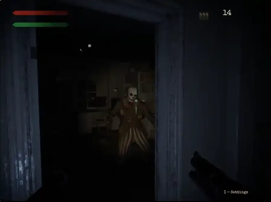 《Horror story》游戏画面 《Horror Story》的画面,昏暗房间的门口出现幽灵般的身影
